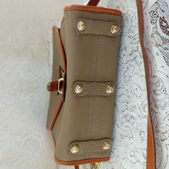 Vintage Dooney and Bourke  crossbody - Picture 10 of 14